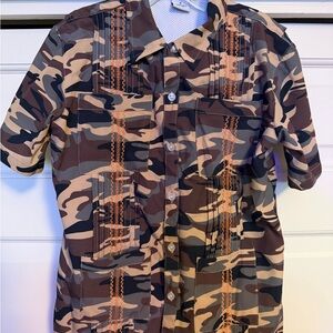 Blue Quail Boys Camo Sort Sleeve Button Down Size 6